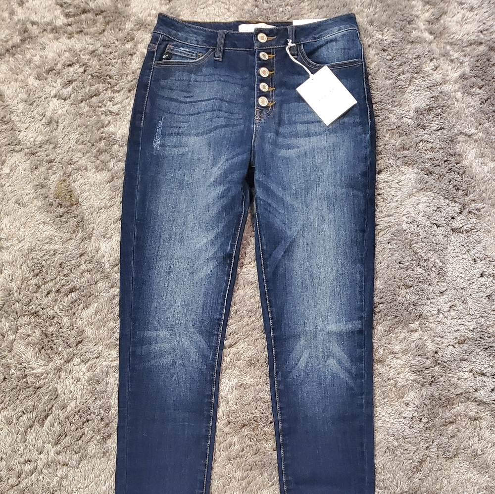 BRAND NEW women's Kancan Curvy skinny jeans!